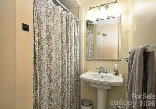 Photo 2 of Single family home for sale at 5801 Fairview Rd, Charlotte, NC 28209 | MLS# 4433338 | Listing updated on 2026-10-20