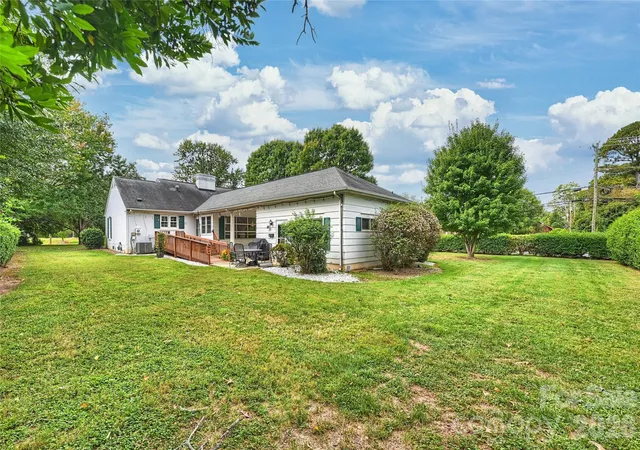 Photo 4 of Single family home for sale at 5801 Fairview Rd, Charlotte, NC 28209 | MLS# 4433338 | Listing updated on 2026-10-20