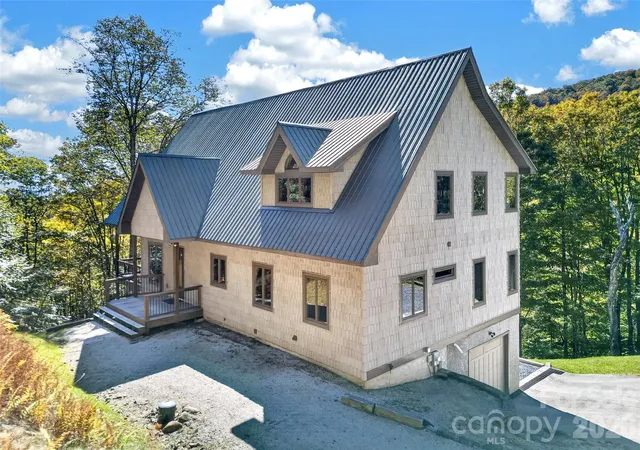 Photo 2 of Single family home for sale at 155 Mule Trl Dr, Bakersville, NC 28705 | MLS# 4433354 | Listing updated on 2026-10-10