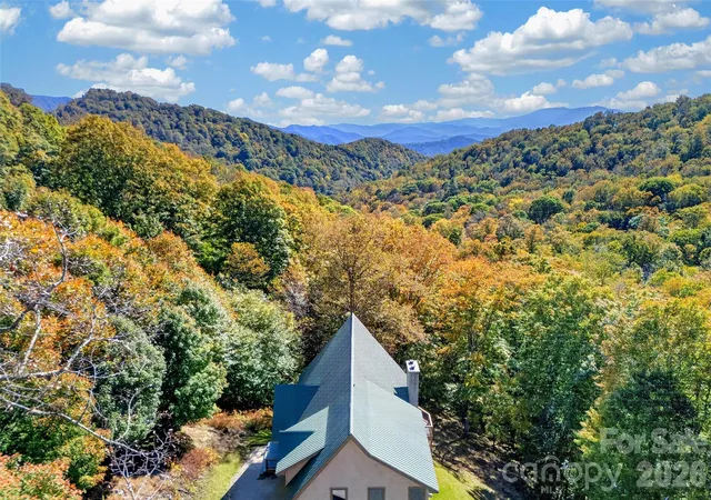 Photo 3 of Single family home for sale at 155 Mule Trl Dr, Bakersville, NC 28705 | MLS# 4433354 | Listing updated on 2026-10-10