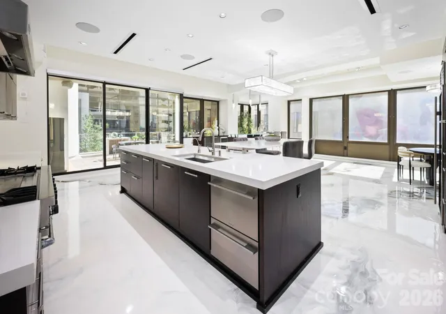 Photo 3 of Condo for sale at 139 Tryon St, Charlotte, NC 28202 | MLS# 4433355 | Listing updated on 2026-10-10