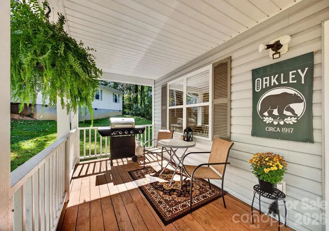 Photo 3 of Single family home for sale at 20 Mctindal Cir, Asheville, NC 28803 | MLS# 4433366 | Listing updated on 2026-10-10