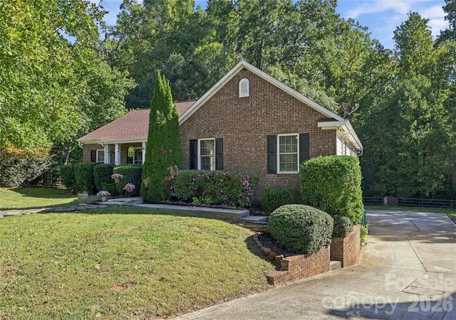 Photo 3 of Single family home for sale at 380 Reed Crk Rd, Mooresville, NC 28117 | MLS# 4433382 | Listing updated on 2026-10-14