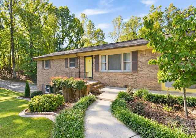 Photo 1 of Single family home for sale at 4800 Clb View Dr, Concord, NC 28025 | MLS# 4433389 | Listing updated on 2026-10-10