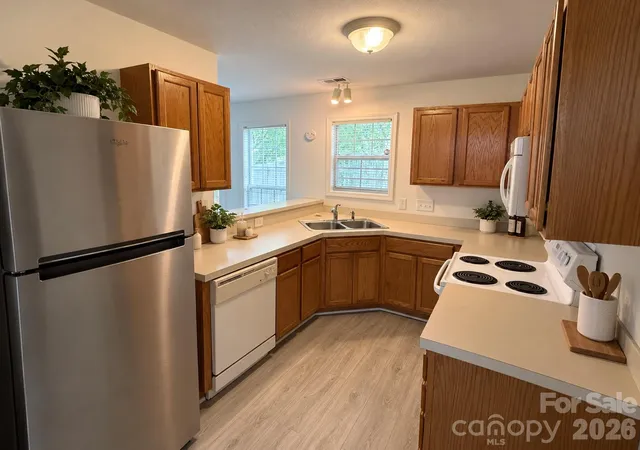 Photo 3 of Townhouse for sale at 1911 Flushing Ct, Charlotte, NC 28215 | MLS# 4433392 | Listing updated on 2026-10-16