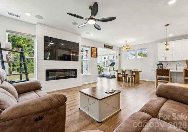 Photo 1 of Single family home for sale at 8704 Frank Grier Rd, Charlotte, NC 28215 | MLS# 4433413 | Listing updated on 2026-10-13