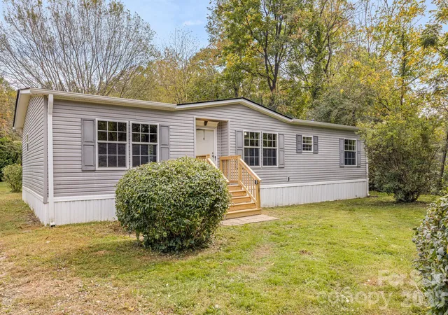 Photo 3 of Single family home for sale at 242 Flat Crk Rd, Black Mountain, NC 28711 | MLS# 4433417 | Listing updated on 2026-10-10