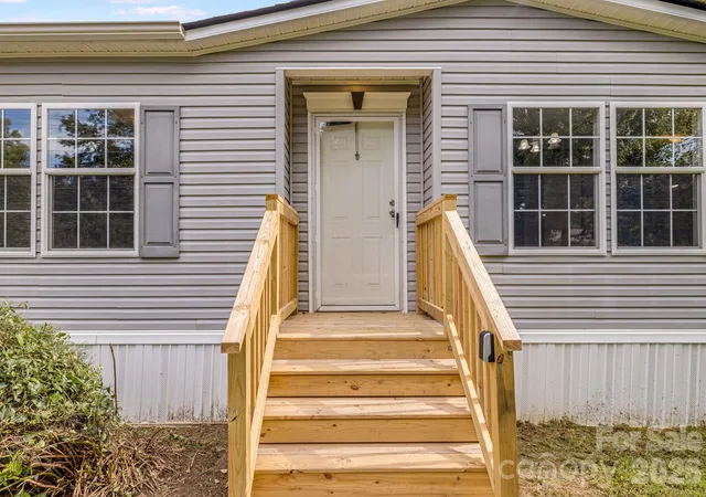 Photo 4 of Single family home for sale at 242 Flat Crk Rd, Black Mountain, NC 28711 | MLS# 4433417 | Listing updated on 2026-10-10