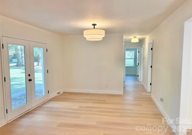 Photo 4 of Single family home for sale at 5707 Kallam Ct, Charlotte, NC 28215 | MLS# 4433418 | Listing updated on 2026-10-26