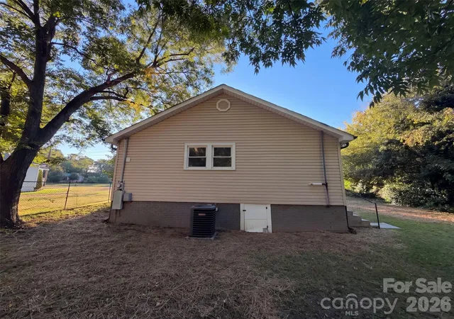 Photo 4 of Single family home for sale at 308 Spring Garden Ave, Kannapolis, NC 28081 | MLS# 4433419 | Listing updated on 2026-10-10