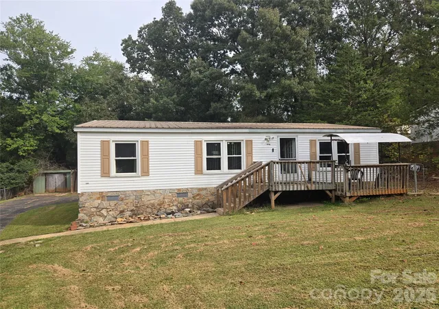Photo 2 of Single family home for sale at 1127 Mcree Hts Cir, Newton, NC 28658 | MLS# 4433424 | Listing updated on 2026-10-11