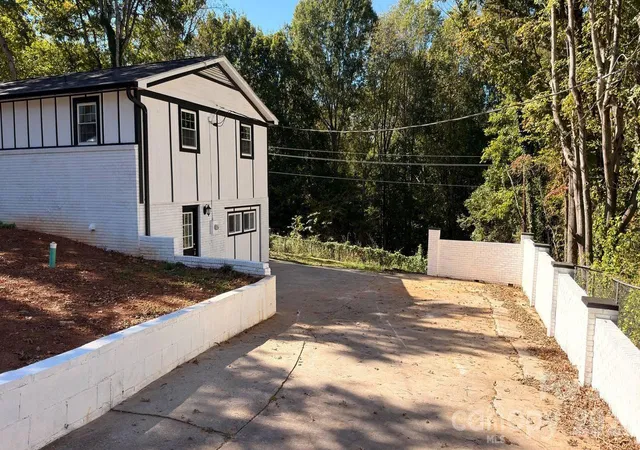 Photo 4 of Single family home for sale at 169 8th Avenue SW, Conover, NC 28613 | MLS# 4433431 | Listing updated on 2026-10-24