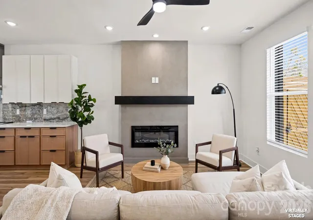 Photo 4 of Townhouse for sale at 2085 Custer St, Charlotte, NC 28216 | MLS# 4433436 | Listing updated on 2026-10-14