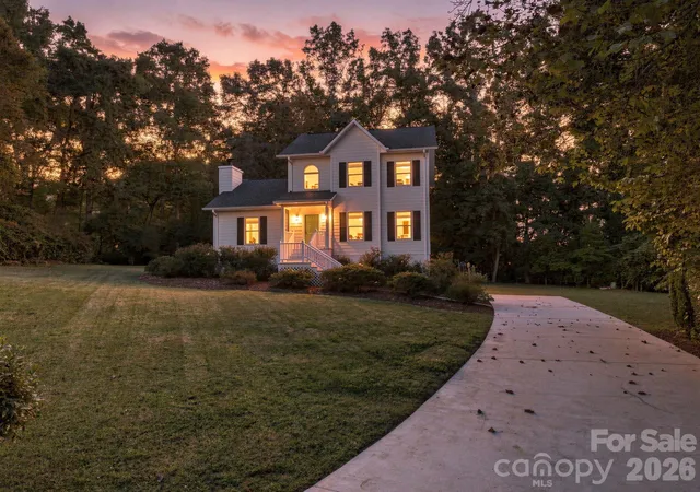 Photo 2 of Single family home for sale at 1270 Berra Pl, Hickory, NC 28602 | MLS# 4433437 | Listing updated on 2026-10-29