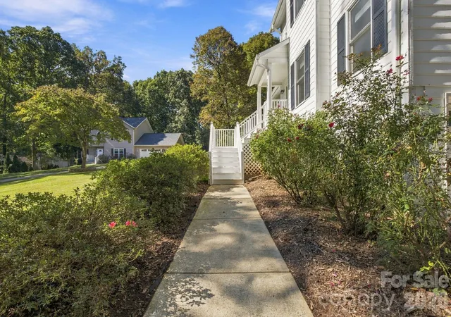 Photo 3 of Single family home for sale at 1270 Berra Pl, Hickory, NC 28602 | MLS# 4433437 | Listing updated on 2026-10-29