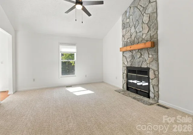 Photo 4 of Single family home for sale at 1270 Berra Pl, Hickory, NC 28602 | MLS# 4433437 | Listing updated on 2026-10-29