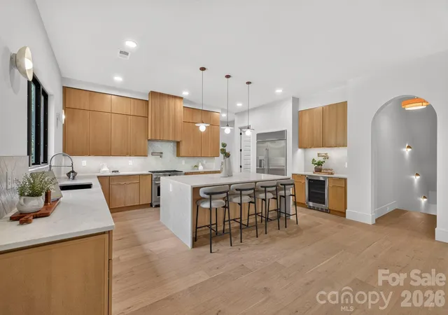 Photo 3 of Single family home for sale at 433 Hollis Rd, Charlotte, NC 28209 | MLS# 4433454 | Listing updated on 2026-10-30