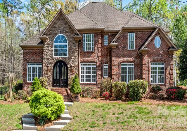 Single family home for sale at 1391 Somerset Cvs Dr, Winston-Salem, NC 27103 | MLS# 4433462