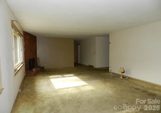 Photo 3 of Single family home for sale at 25 Chateau Pl, Asheville, NC 28805 | MLS# 4433463 | Listing updated on 2026-10-11
