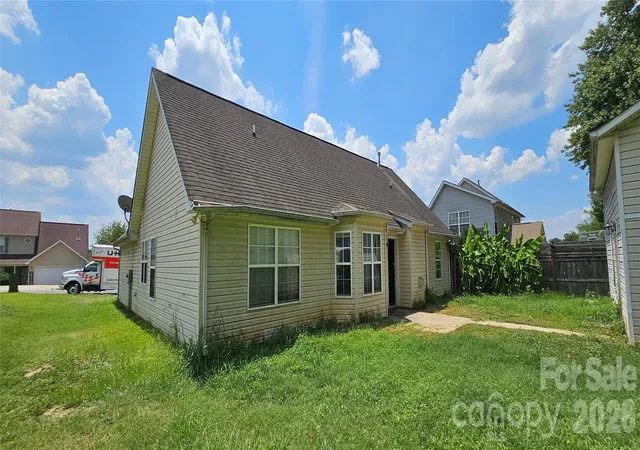 Photo 3 of Single family home for sale at 2660 Stagbuck Dr, Gastonia, NC 28052 | MLS# 4433466 | Listing updated on 2026-10-27