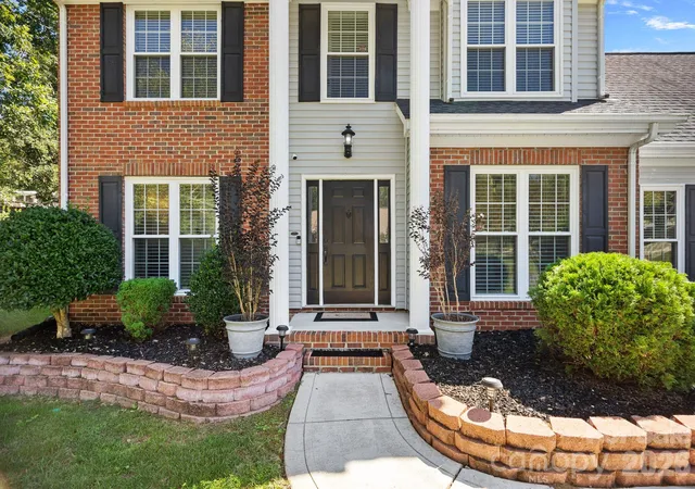 Photo 2 of Single family home for sale at 8004 Rachel Ct, Waxhaw, NC 28173 | MLS# 4433467 | Listing updated on 2026-10-16