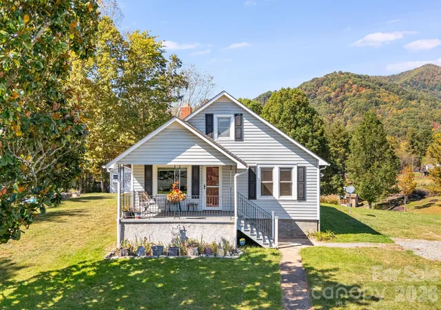Photo 1 of Single family home for sale at 39 Brown Cvs Rd, Clyde, NC 28721 | MLS# 4433477 | Listing updated on 2026-10-27