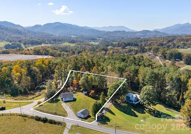 Photo 2 of Single family home for sale at 39 Brown Cvs Rd, Clyde, NC 28721 | MLS# 4433477 | Listing updated on 2026-10-27