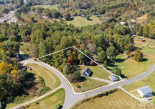 Photo 3 of Single family home for sale at 39 Brown Cvs Rd, Clyde, NC 28721 | MLS# 4433477 | Listing updated on 2026-10-27