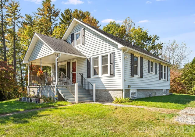 Photo 4 of Single family home for sale at 39 Brown Cvs Rd, Clyde, NC 28721 | MLS# 4433477 | Listing updated on 2026-10-27