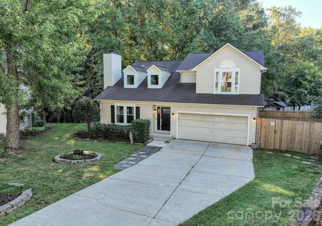 Photo 3 of Single family home for sale at 5418 Groveton Ct #55, Charlotte, NC 28269 | MLS# 4433479 | Listing updated on 2026-10-27