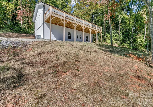 Photo 1 of Single family home for sale at 135 Bald Eagle Dr, Hendersonville, NC 28792 | MLS# 4433481 | Listing updated on 2026-10-10