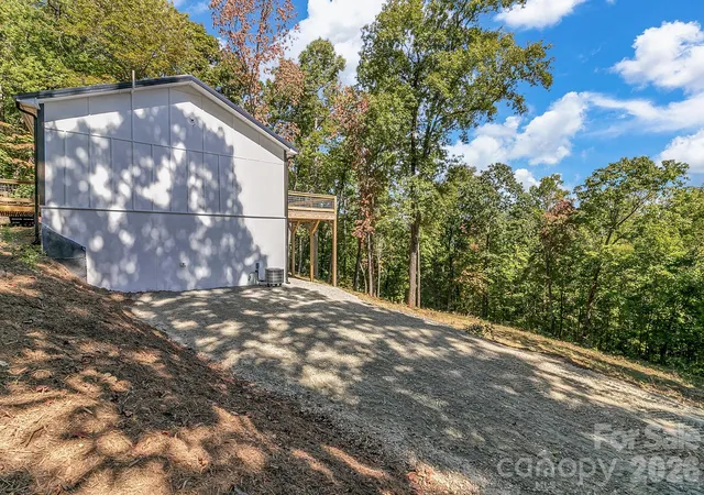 Photo 2 of Single family home for sale at 135 Bald Eagle Dr, Hendersonville, NC 28792 | MLS# 4433481 | Listing updated on 2026-10-10