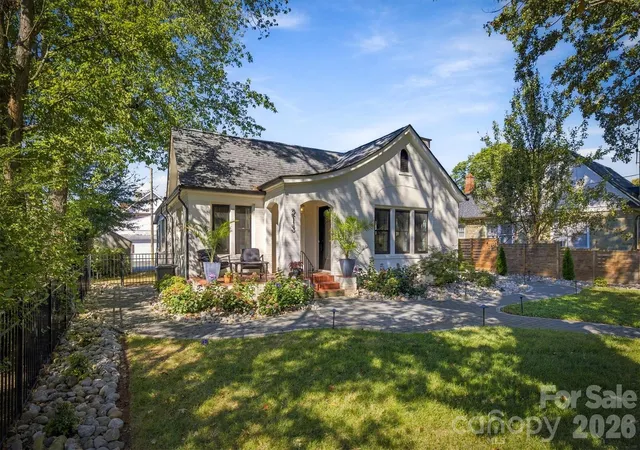 Photo 4 of Single family home for sale at 213 Lenoir St, Morganton, NC 28655 | MLS# 4433503 | Listing updated on 2026-10-14