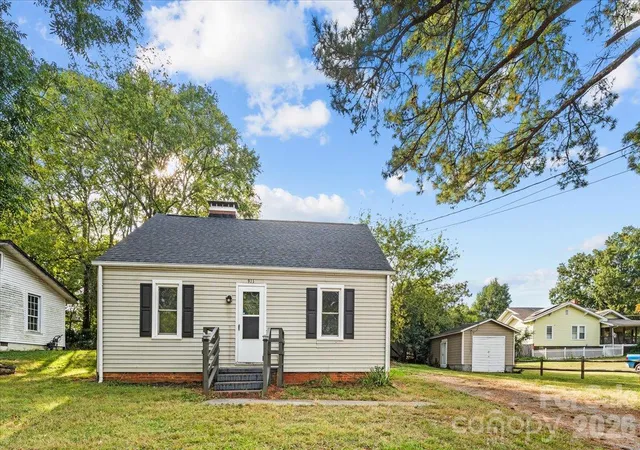 Photo 2 of Single family home for sale at 911 Carolina Ave, Albemarle, NC 28001 | MLS# 4433507 | Listing updated on 2026-10-11