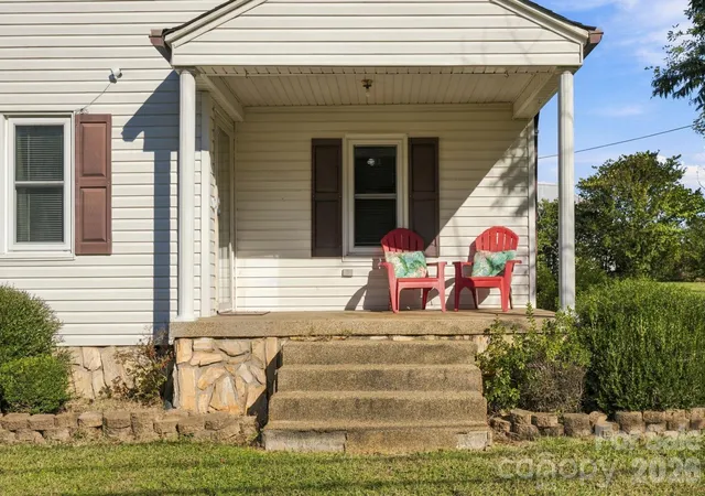 Photo 3 of Single family home for sale at 3770 Dry Ponds Rd, Granite Falls, NC 28630 | MLS# 4433509 | Listing updated on 2026-10-16