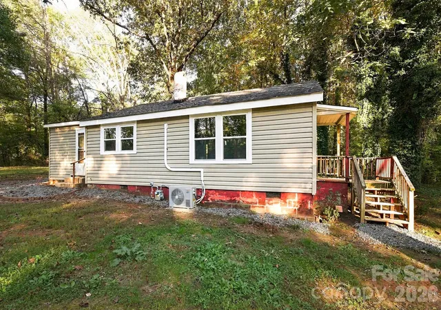 Photo 2 of Single family home for sale at 1521 10th Street, Statesville, NC 28677 | MLS# 4433543 | Listing updated on 2026-10-17
