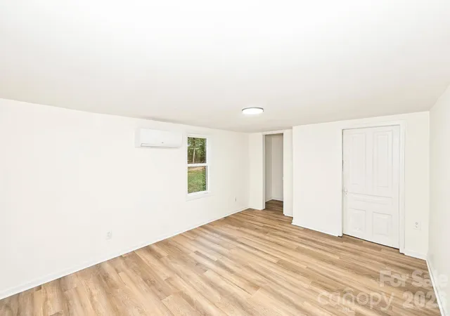 Photo 4 of Single family home for sale at 1521 10th Street, Statesville, NC 28677 | MLS# 4433543 | Listing updated on 2026-10-17
