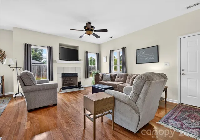 Photo 1 of Single family home for sale at 1032 Coddle Crk Rd, Mooresville, NC 28115 | MLS# 4433548 | Listing updated on 2026-10-11