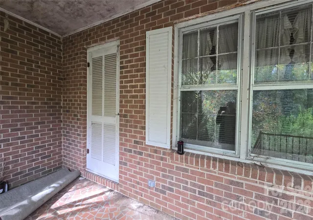 Photo 3 of Single family home for sale at 330 Brook Cir, Salisbury, NC 28147 | MLS# 4433551 | Listing updated on 2026-10-11