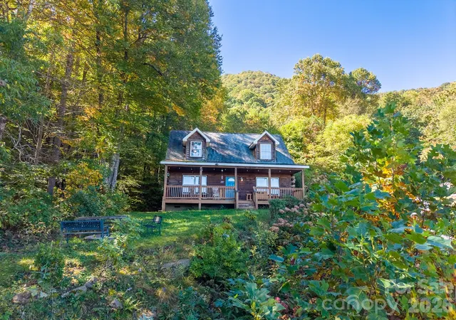Photo 2 of Single family home for sale at 185 Paseos Dr, Cullowhee, NC 28723 | MLS# 4433552 | Listing updated on 2026-10-20