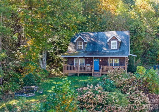 Photo 3 of Single family home for sale at 185 Paseos Dr, Cullowhee, NC 28723 | MLS# 4433552 | Listing updated on 2026-10-20