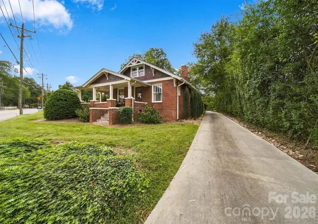 Photo 2 of Single family home for sale at 1339 5th Street Ne, Hickory, NC 28601 | MLS# 4433556 | Listing updated on 2026-10-11