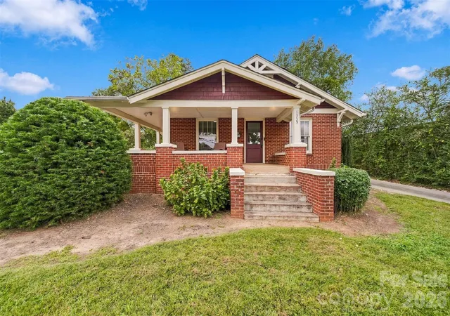 Photo 1 of Single family home for sale at 1339 5th Street Ne, Hickory, NC 28601 | MLS# 4433556 | Listing updated on 2026-10-11