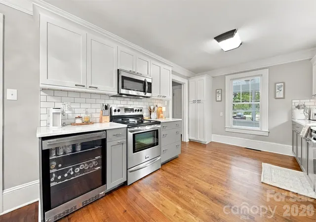 Photo 3 of Single family home for sale at 1339 5th Street Ne, Hickory, NC 28601 | MLS# 4433556 | Listing updated on 2026-10-11