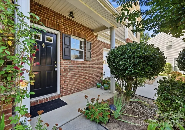 Photo 3 of Townhouse for sale at 5426 Johnston Ml Ct, Charlotte, NC 28269 | MLS# 4433561 | Listing updated on 2026-10-13