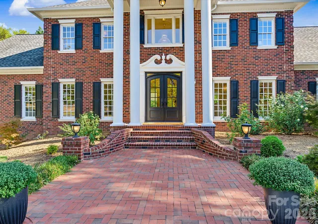 Photo 1 of Single family home for sale at 4401 Piper Glen Dr, Charlotte, NC 28277 | MLS# 4433566 | Listing updated on 2026-10-30
