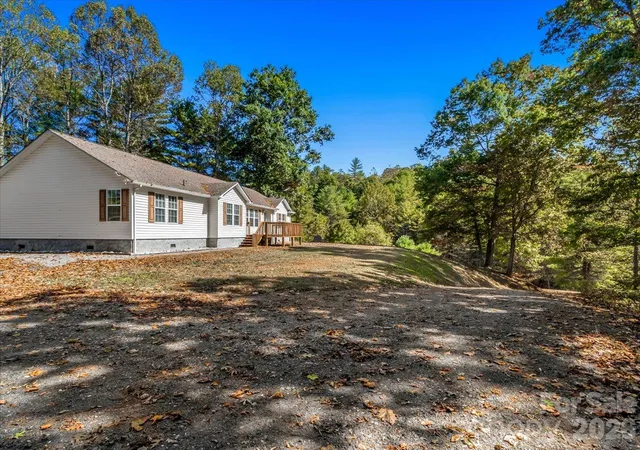 Photo 2 of Single family home for sale at 59 Higher Ground Ln, Burnsville, NC 28714 | MLS# 4433574 | Listing updated on 2026-10-12