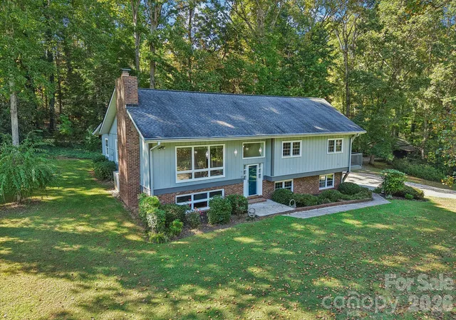Photo 2 of Single family home for sale at 122 W Laurel Ln, Etowah, NC 28729 | MLS# 4433580 | Listing updated on 2026-10-13