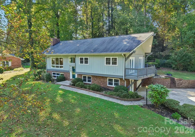 Photo 3 of Single family home for sale at 122 W Laurel Ln, Etowah, NC 28729 | MLS# 4433580 | Listing updated on 2026-10-13