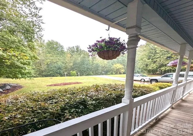 Photo 3 of Single family home for sale at 911 Freedom Ml, Gastonia, NC 28052 | MLS# 4433582 | Listing updated on 2026-10-11